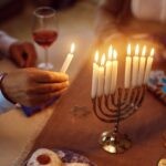 מה מסתתר מאחורי כל שיר חנוכה?