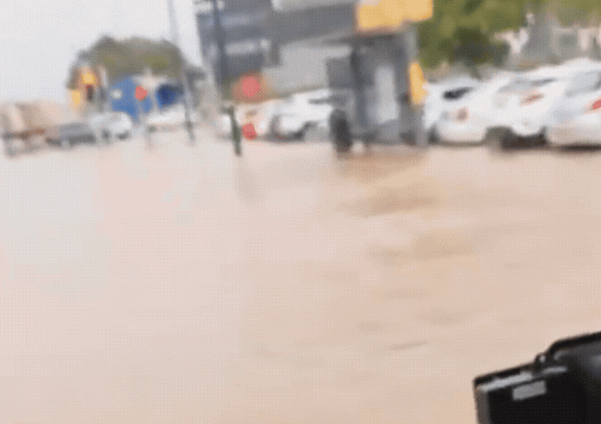 בן 50 נפטר מהיפותרמיה, בתים הוצפו, ורכבים נתקעו בשלוליות