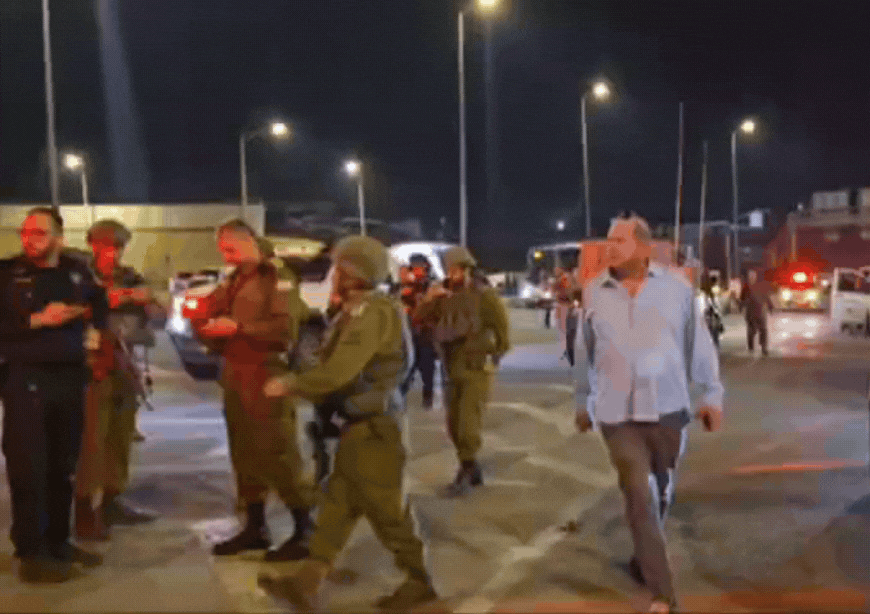 פיגוע הירי בגוש עציון: בן 12 עם קליע בצוואר, מצוד אחר המחבל