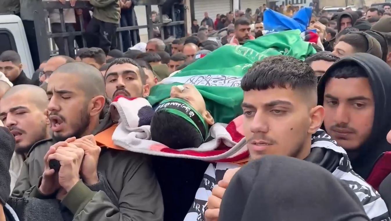 לאור יום: המוני חמושים מבצעים ירי בלווית קצין רש"פ בשומרון