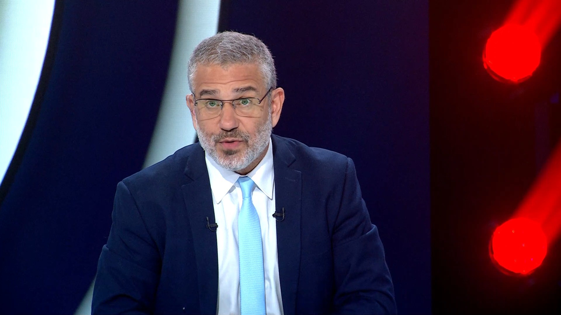מגיש הפטריוטים זועק: "חבורה של אנשים בורים ועמי ארצות"