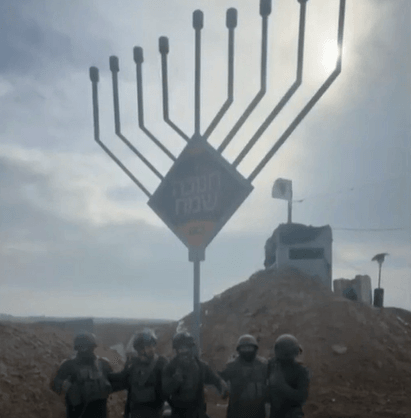 אור גדול בלב עזה: חנוכיות הוצבו בכל שטח הרצועה | צפו