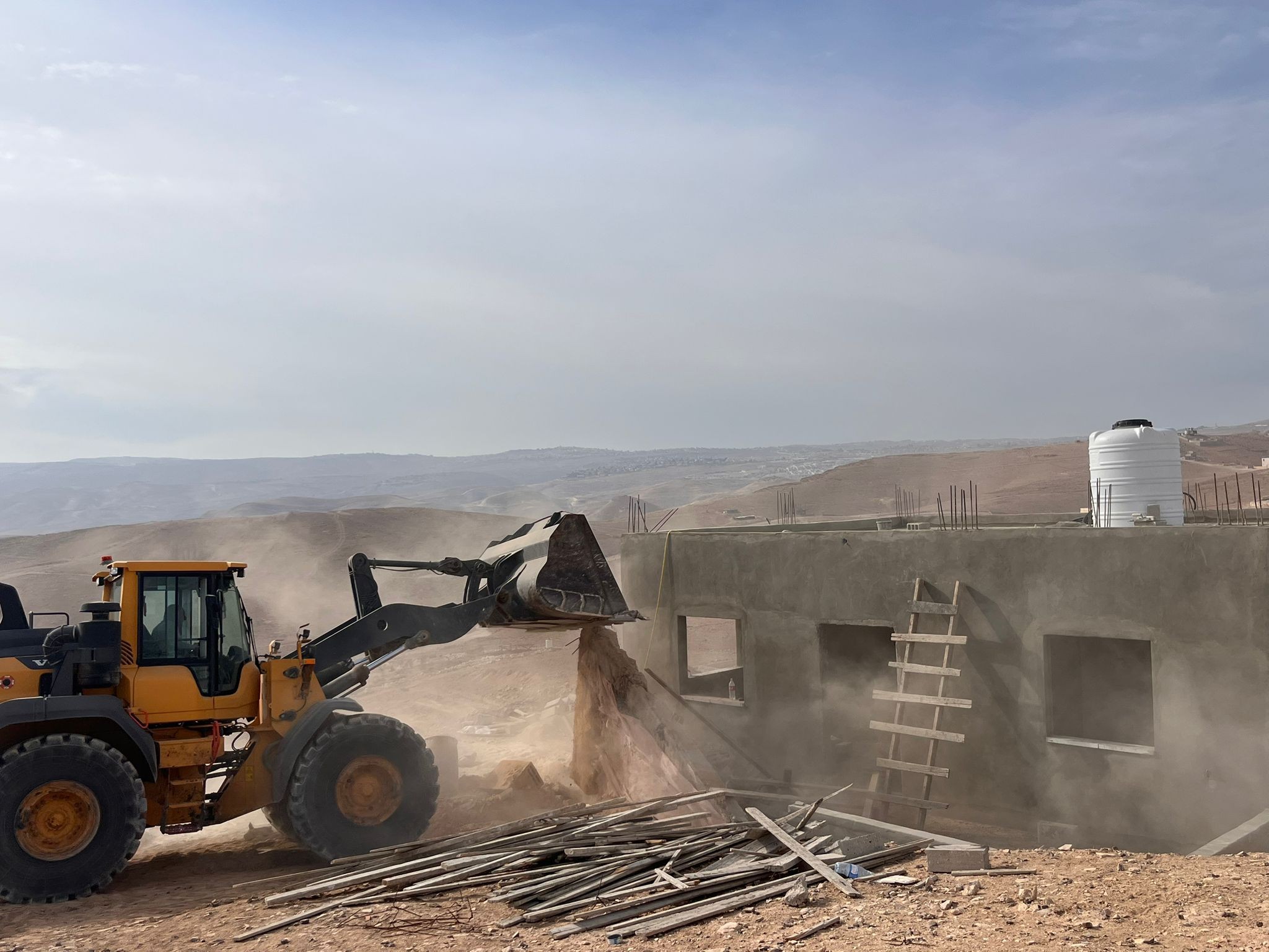 המנהל האזרחי החל בבליץ של צווי הריסה בשורת גבעות בהתיישבות