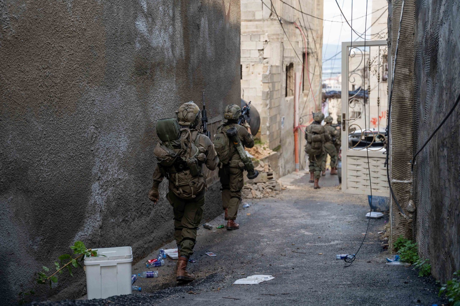 במהלך פעילות כוחותינו בג'נין: 3 לוחמים נפצעו, אחד באורח קשה