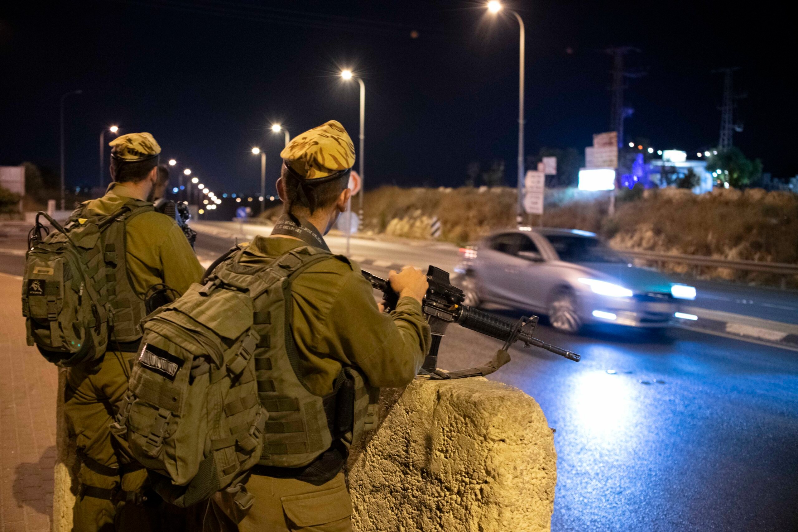 חשד לפיגוע דריסה: רכב סטה מהנתיב במעבר אליהו ופצע מאבטח