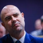 אוחנה מסרב להפעיל את ההליך החריג – ומסכן את חוק התקשורת