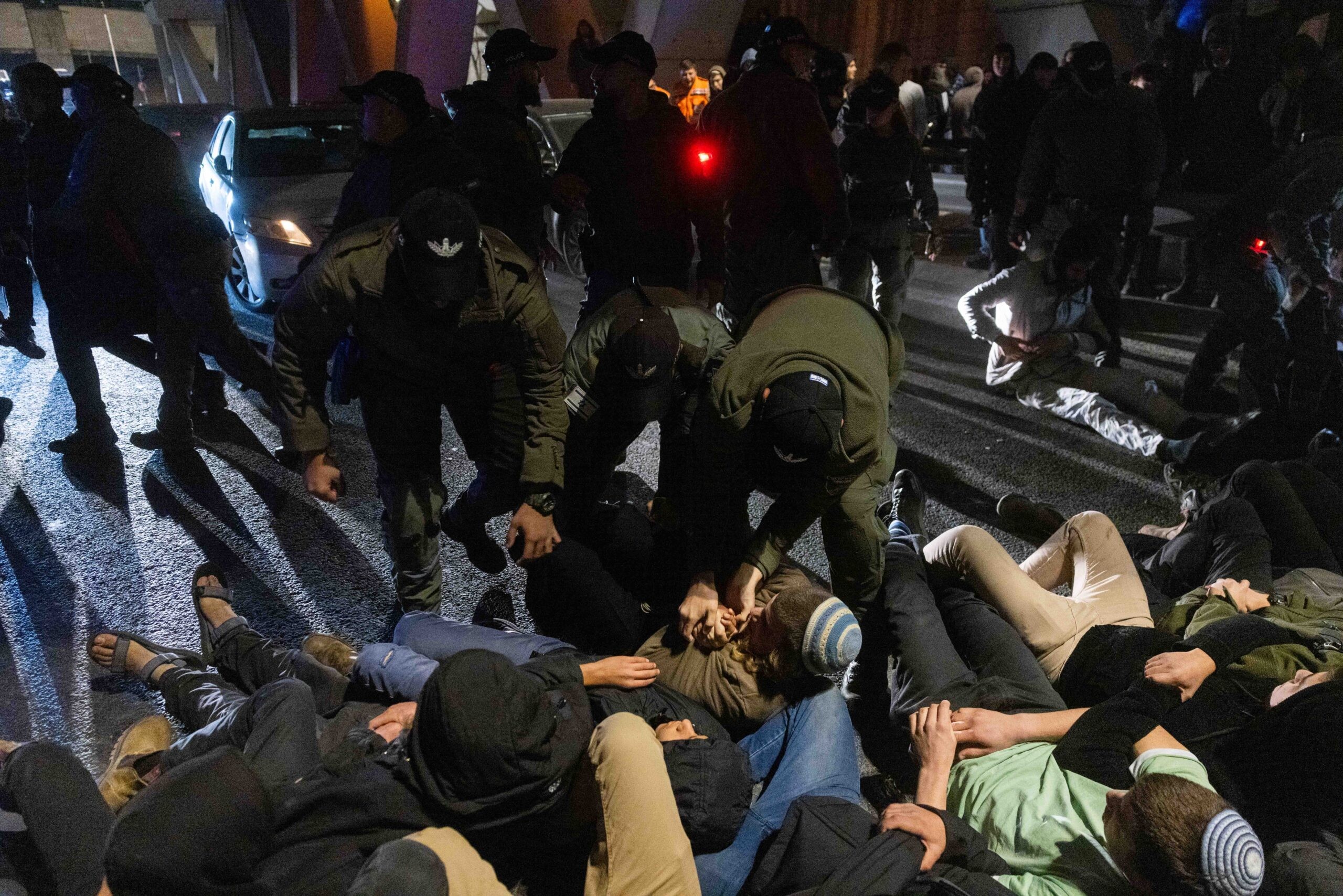 באמצעות מכתזית בואש: המשטרה פיזרה את המחאה בי-ם נגד העסקה