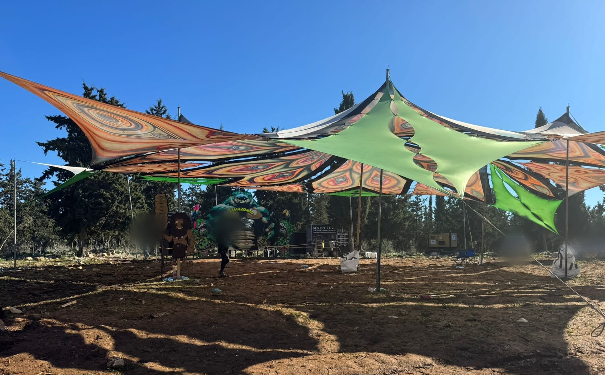 מאות מטרים מקו התפר: פוזרה מסיבת טבע בהשתתפות מאות אנשים
