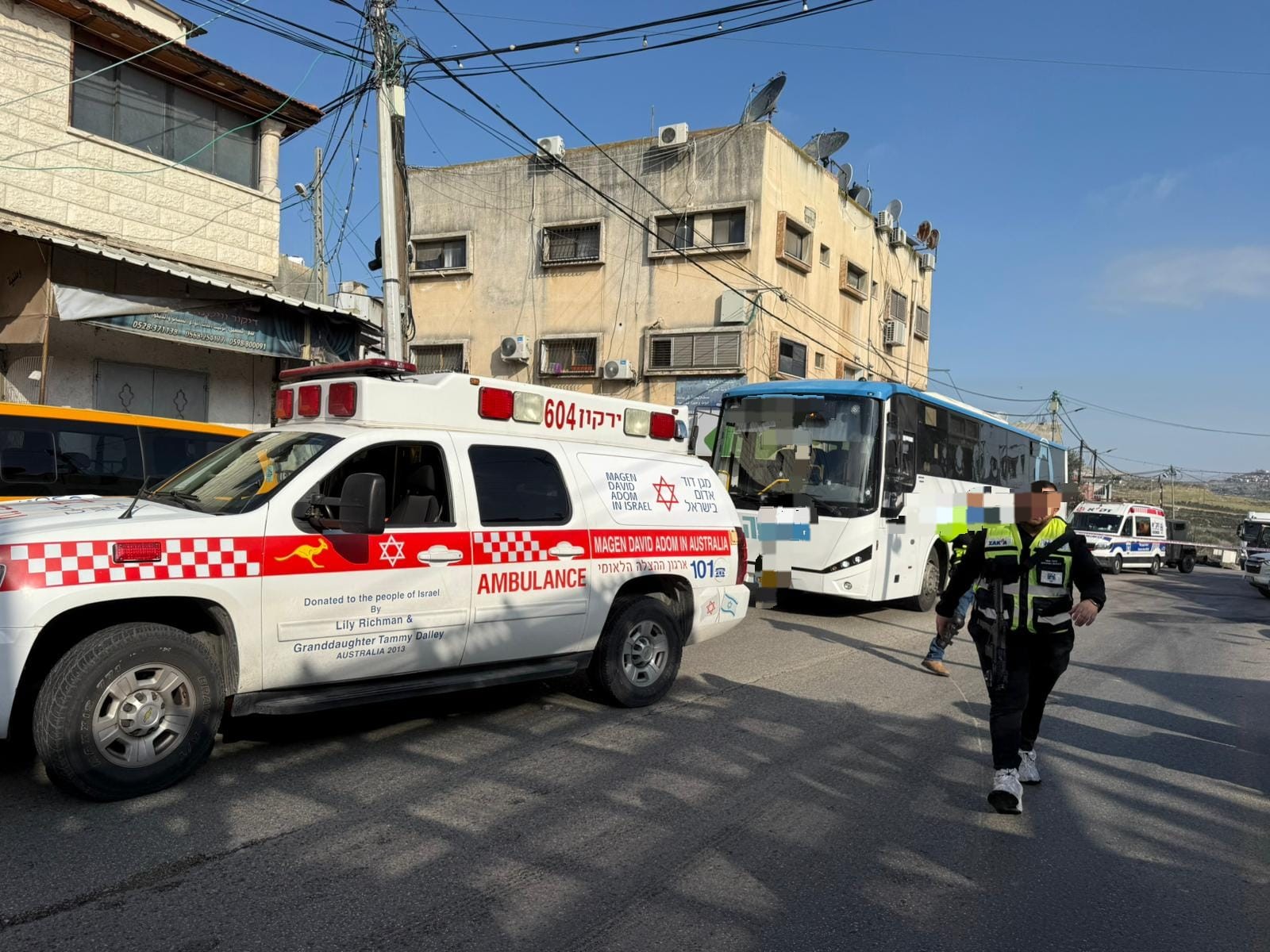 הפצועים בגילאי 14 עד 60, נלחמים על חייו של אחד הפצועים