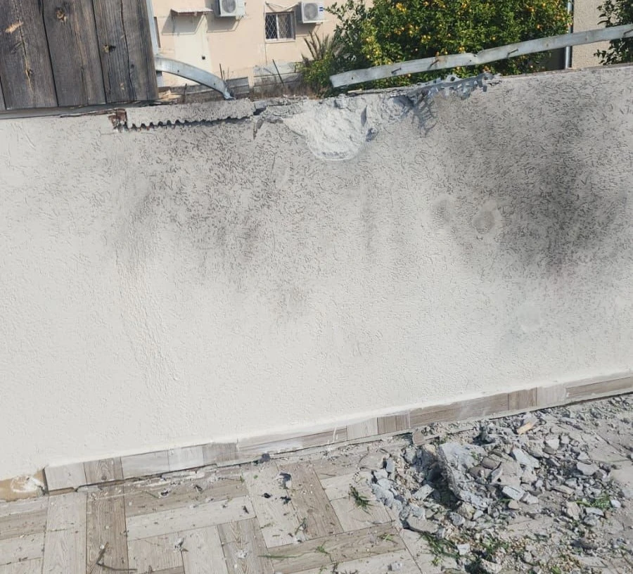 הירי מעזה: שלוש רקטות נורו לשדרות, בית ספג פגיעה ישירה