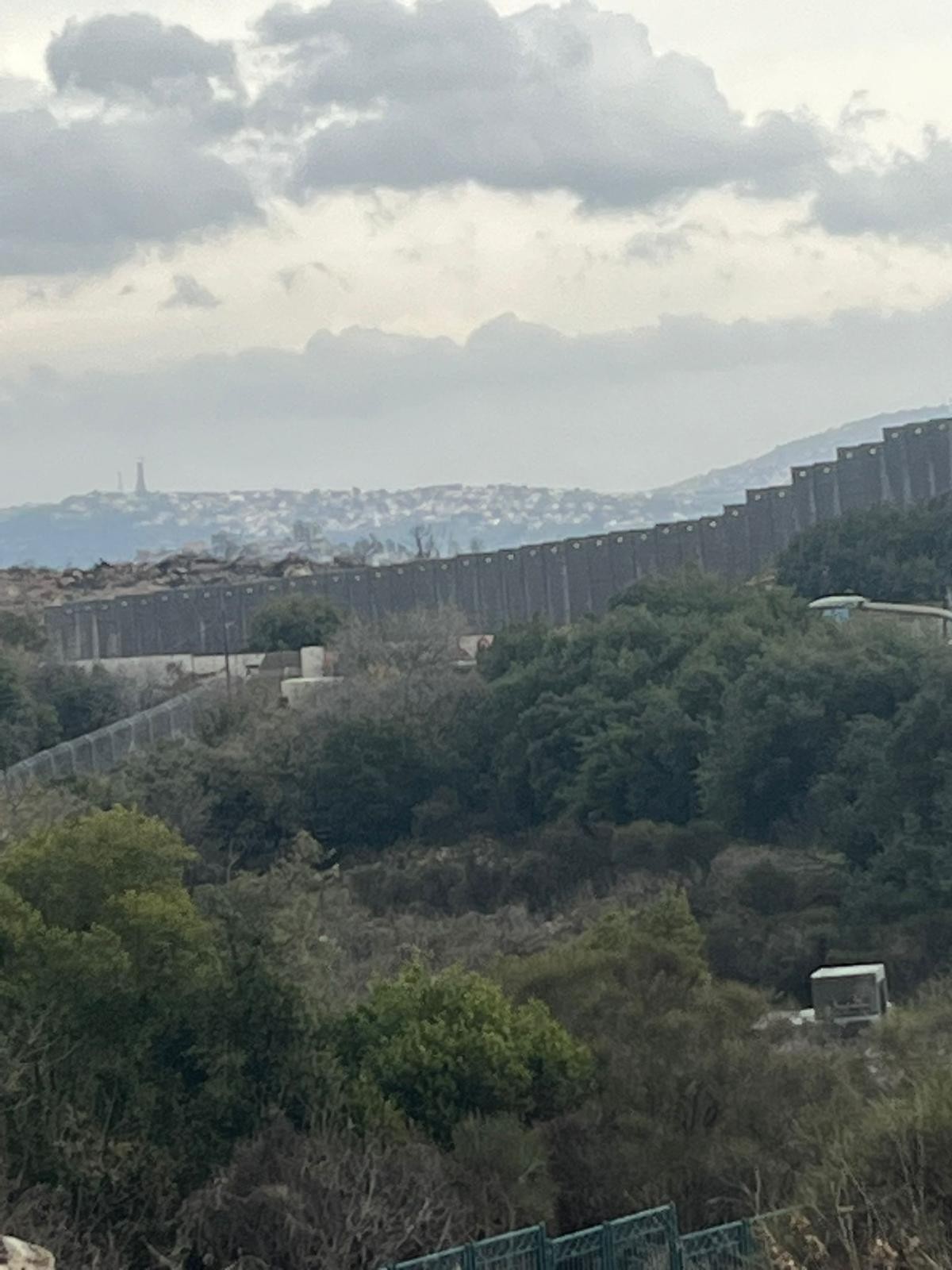 "המגדל המסוכן": תושבים בשתולה מפחדים לחזור הביתה