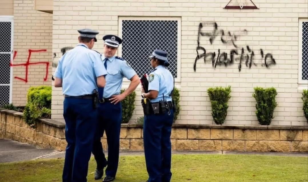 הקהילה היהודית מזועזעת: צלבי קרס רוססו על בית כנסת בסידני