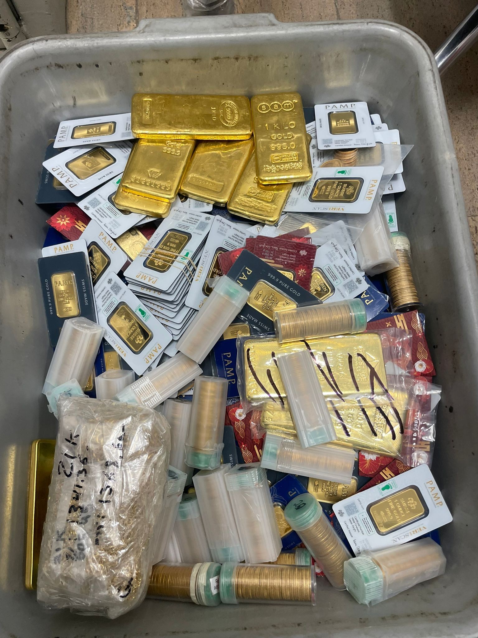 ניסיון הברחה בנתב"ג: נוסע נתפס עם זהב בשווי 8 מיליון שקל