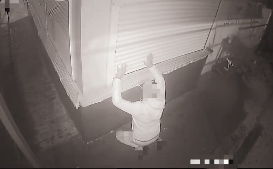 המערב הפרוע בישראל: פרץ לעסק פלאפל, גנב את הכסף - וברח