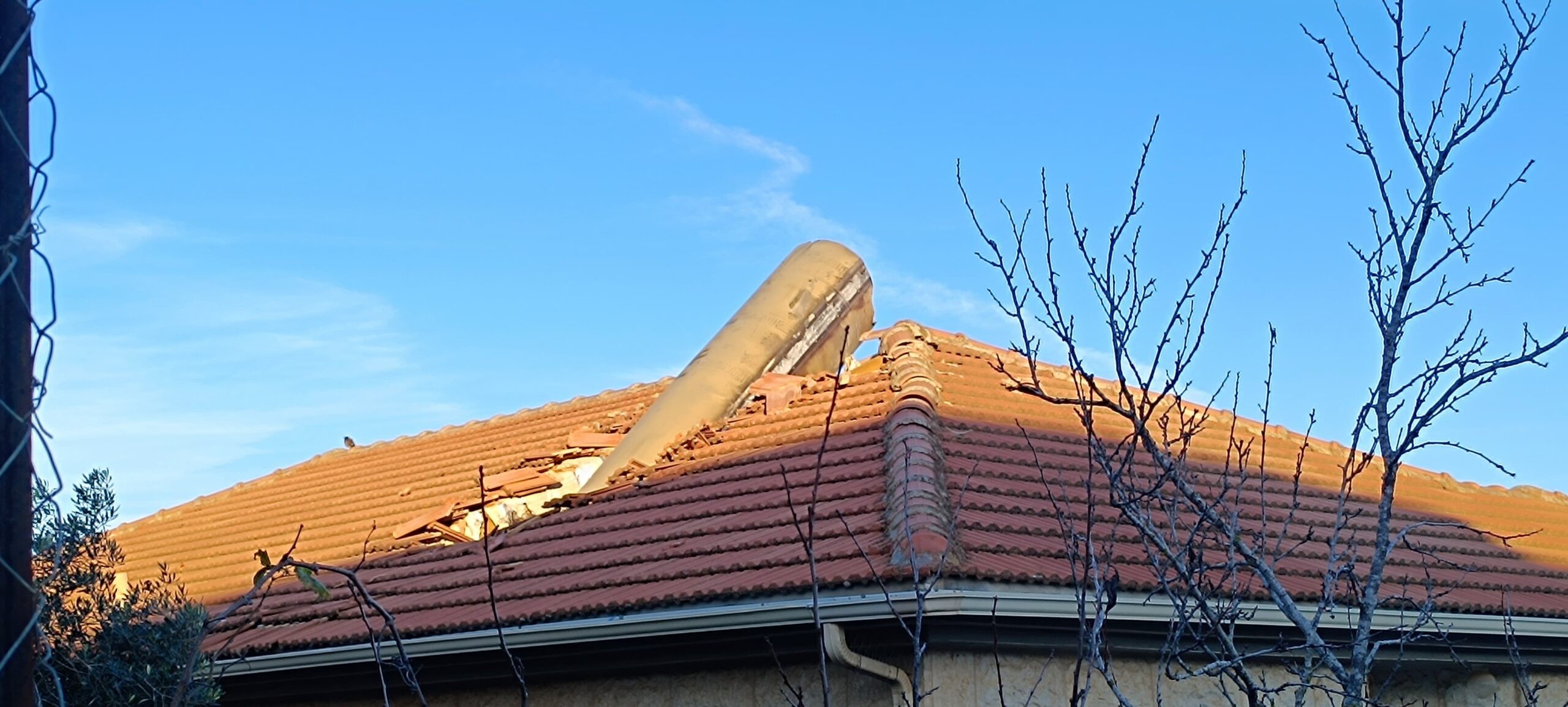השיגור מתימן: פגיעות בבתים באזור ביתר, נגרם נזק לרכוש