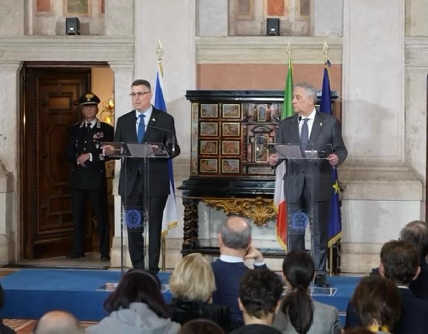גדעון סער באיטליה: "מדינה פלשתינית תהיה בוודאות מדינת חמאס"
