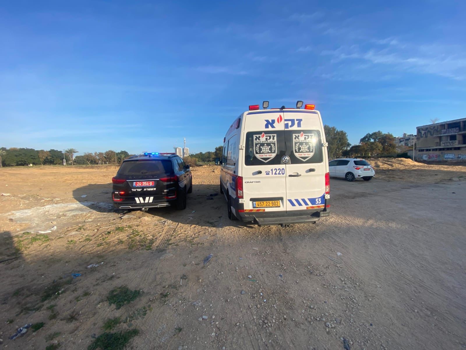 גבר בשנות ה-40 לחייו נמצא ללא רוח חיים בשטח פתוח באשדוד