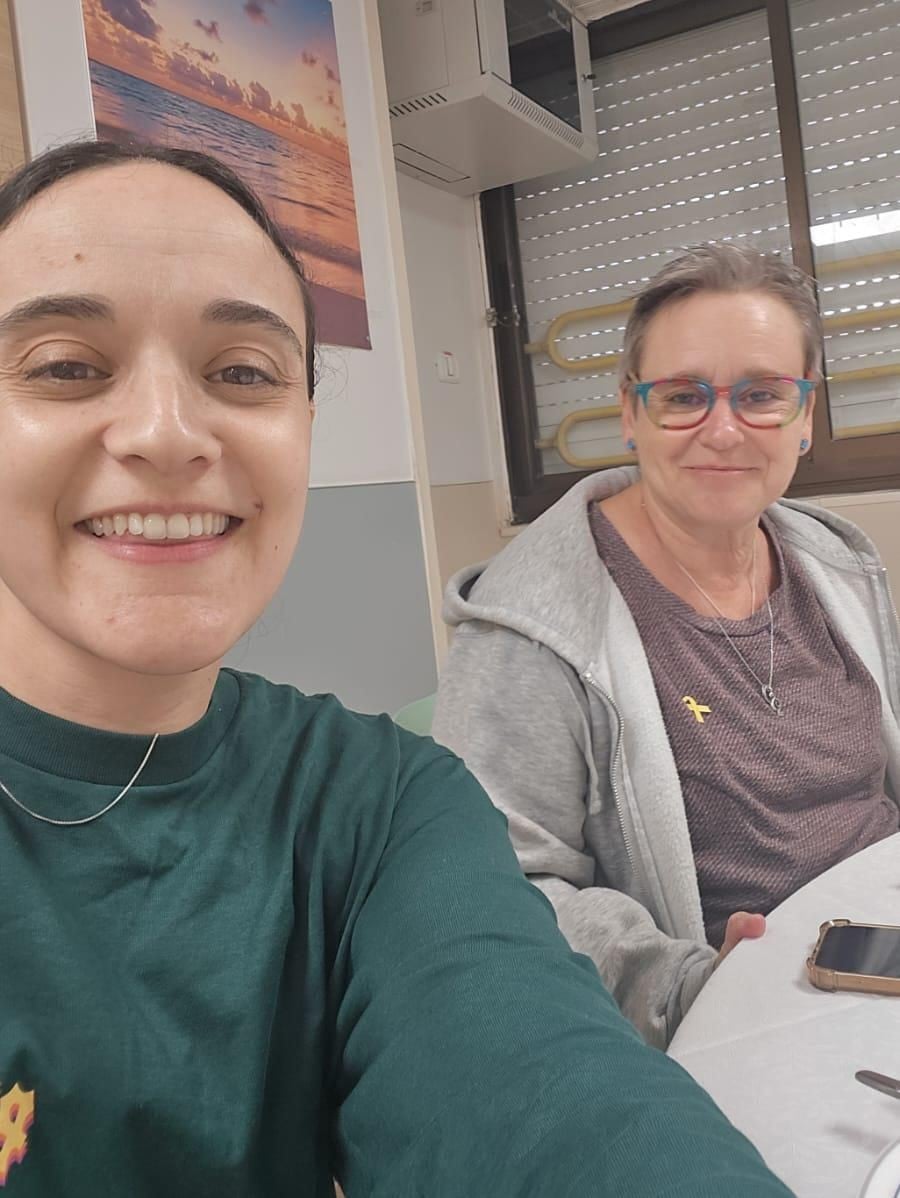 "הרגש התפרץ": חברתה של אמילי דמארי משחזרת את המפגש הראשון