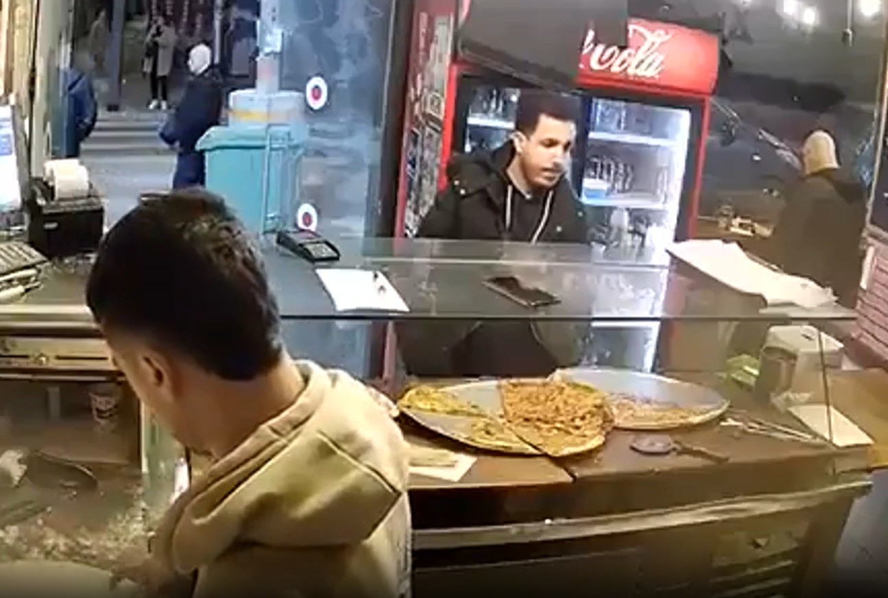 רגע לפני הפיגוע: המחבל קנה פיצה במרכז תל אביב | צפו בתיעוד
