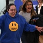 סוף כל סוף: החטופות נפגשו עם משפחותיהן בבית החולים | צפו