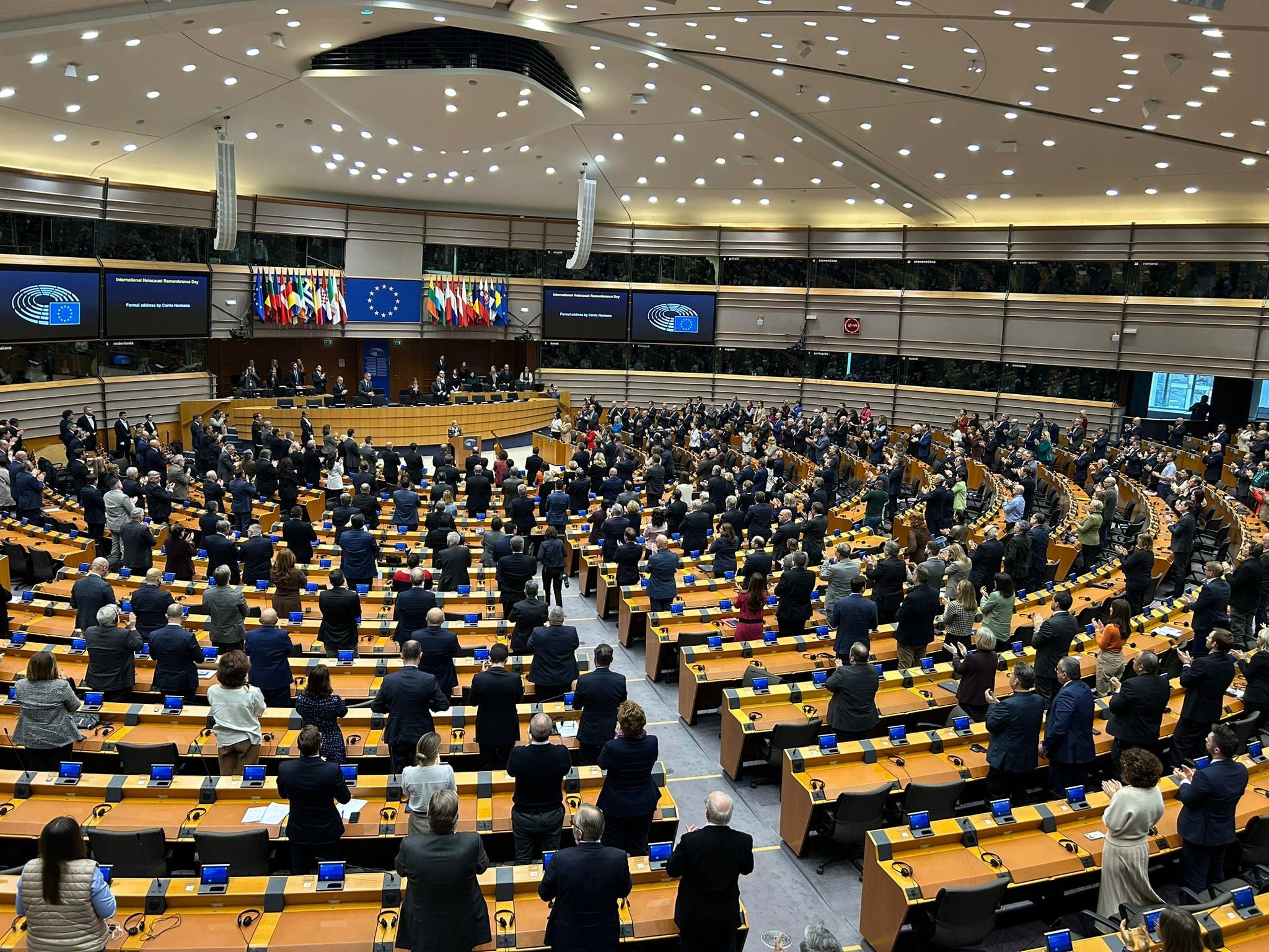 חבר פרלמנט פולני התפרץ והפריע בטקס יום השואה באיחוד האירופי