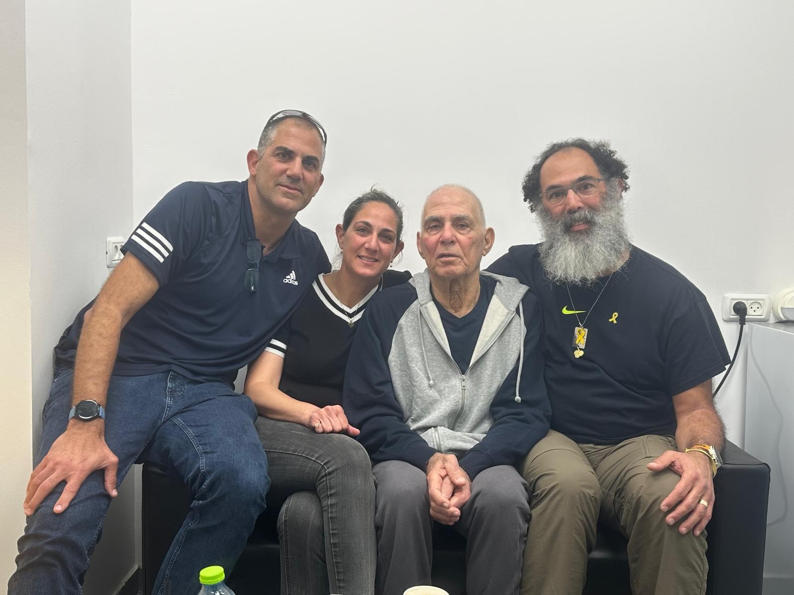 לאחר שהבטיח לא להתגלח עד שאביו ישוב: בנו של גדי מוזס הסתפר