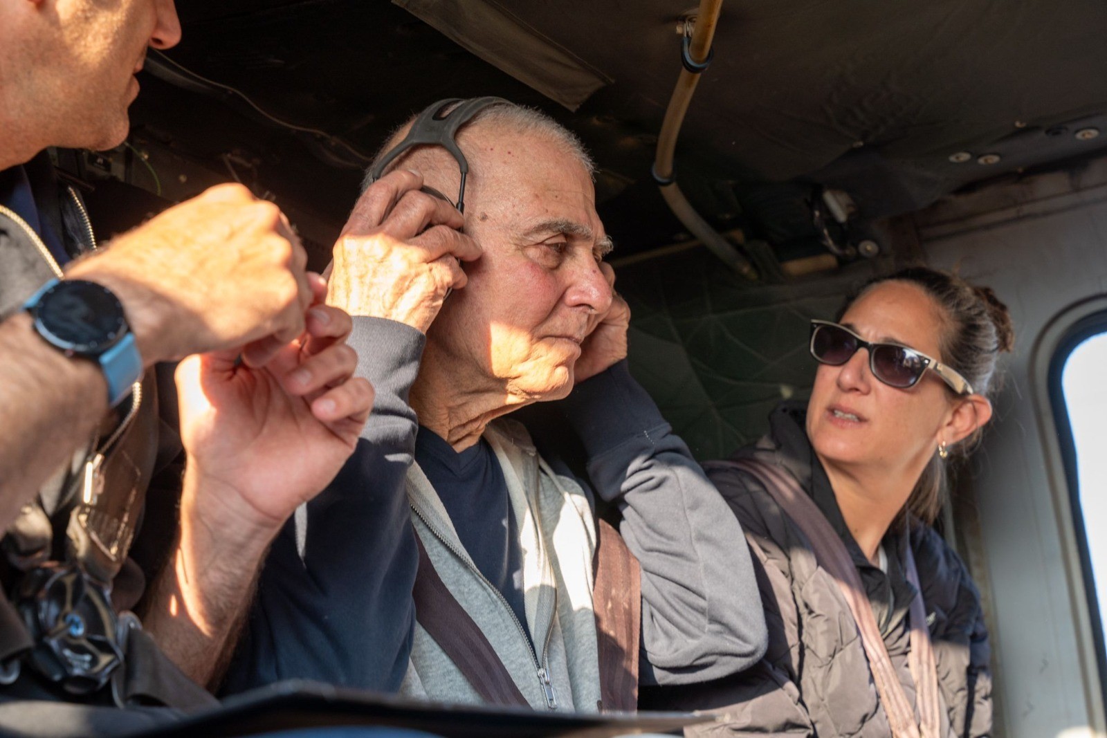 האיחוד המרגש: לאחר 482 ימים בשבי, גדי מוזס נפגש עם ילדיו