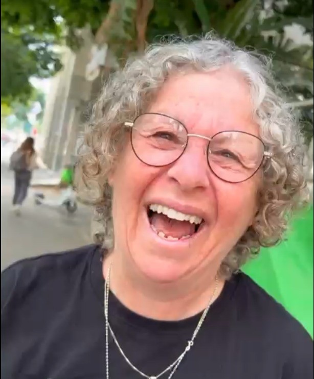 דמעות של אושר: הרגע שבו הבת בישרה לאמה – אבא קית' חוזר מעזה