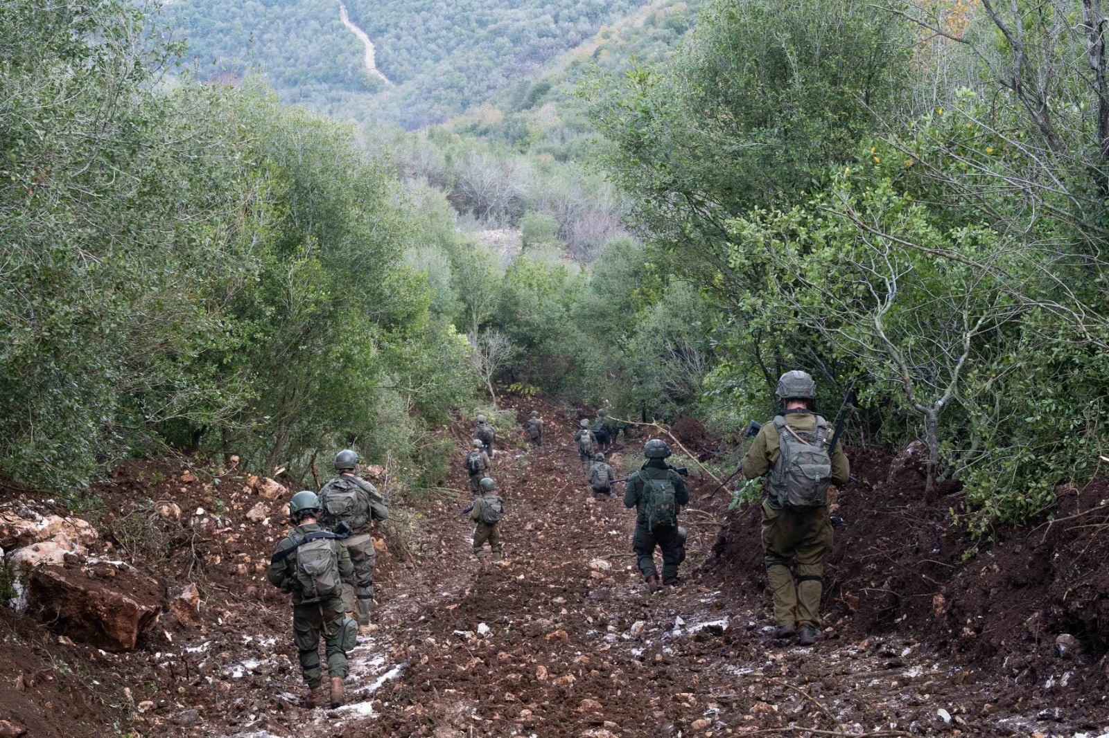 בזמן הפסקת האש: משאית רקטות אותרה בתוך שטח הררי וסבוך