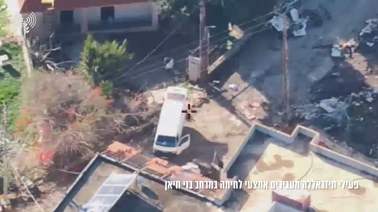 חוסלו מהאוויר: מחבלי חיזבאללה הניעו אמל"ח בדרום לבנון | צפו