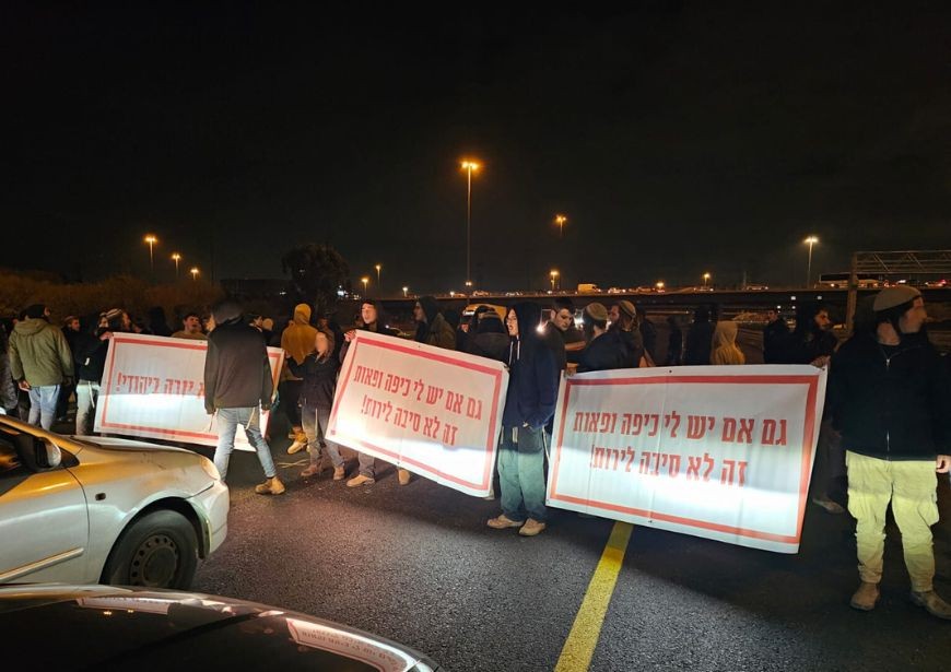 מאות מחו במחלף קסם נגד הירי על מתיישבים - הכביש נחסם לתנועה