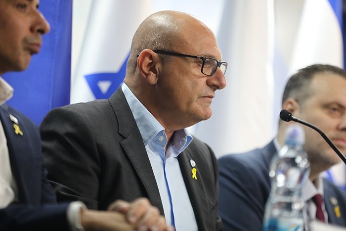 שינו זוארץ מתרגש: "שנתיים של תפילות הופכות היום למציאות"
