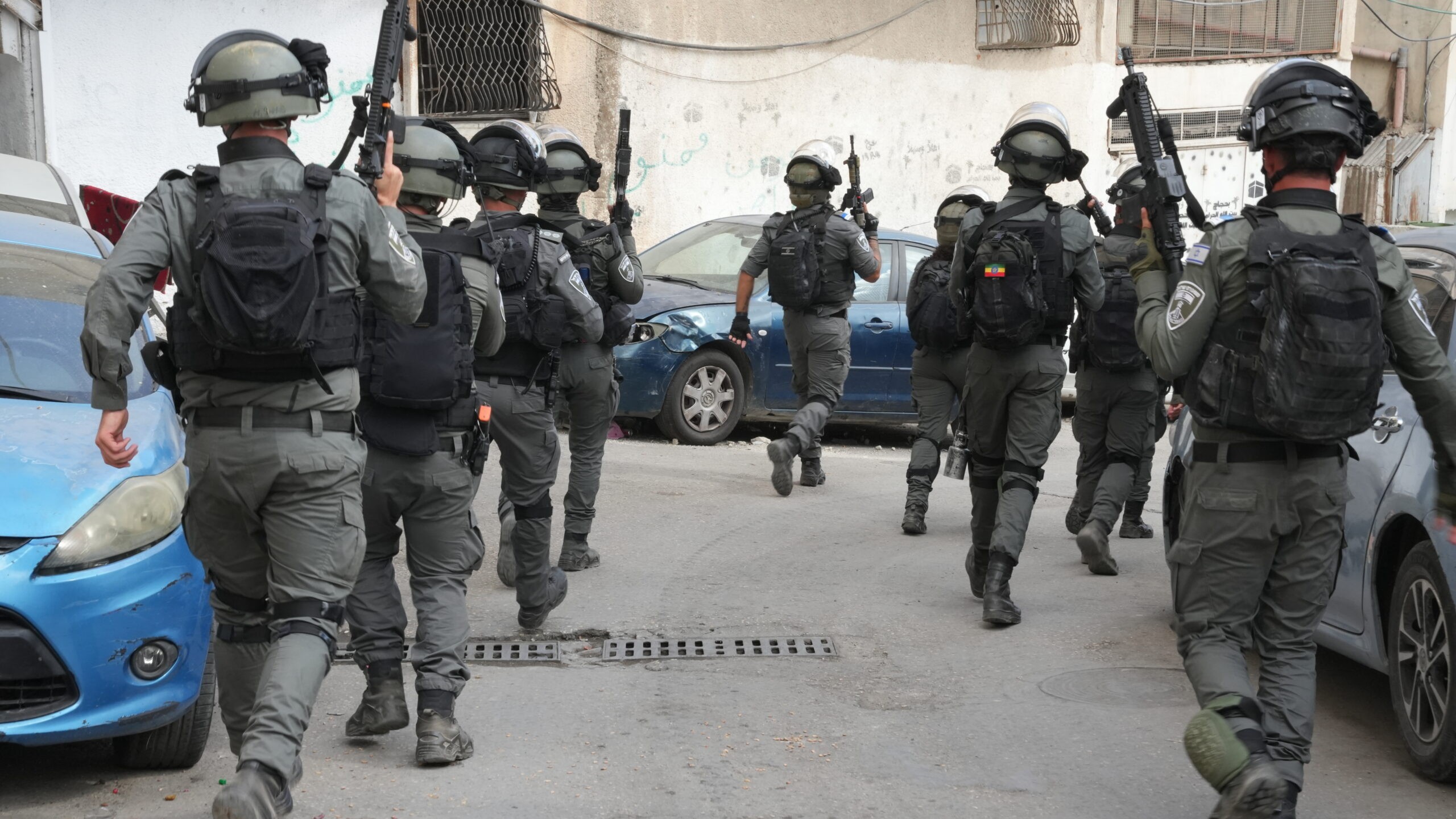 מחבלים השליכו בקת"בים לעבר לוחמי מג"ב - ונפצעו באורח קשה