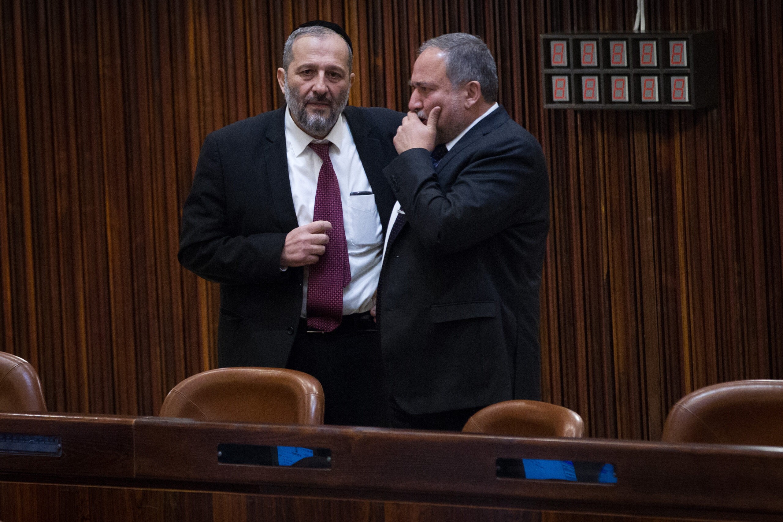דרעי שיבח את לומדי התורה - ליברמן מיהר לתקוף