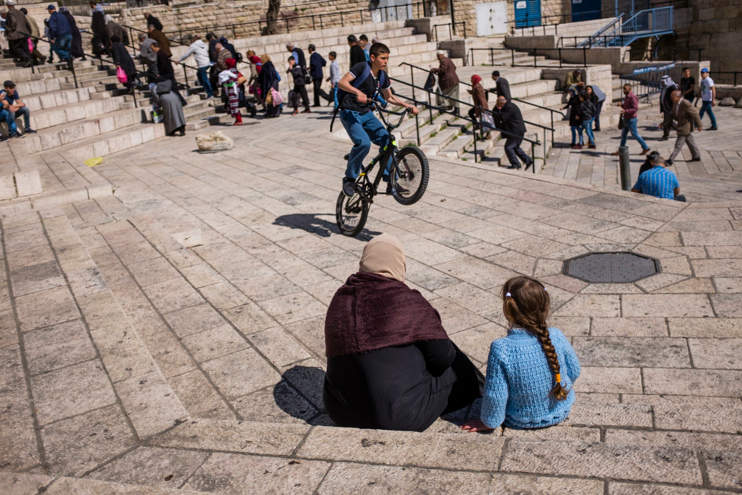 עימות בעיר העתיקה: נער יהודי הותקף על ידי קבוצת ערבים ונעצר