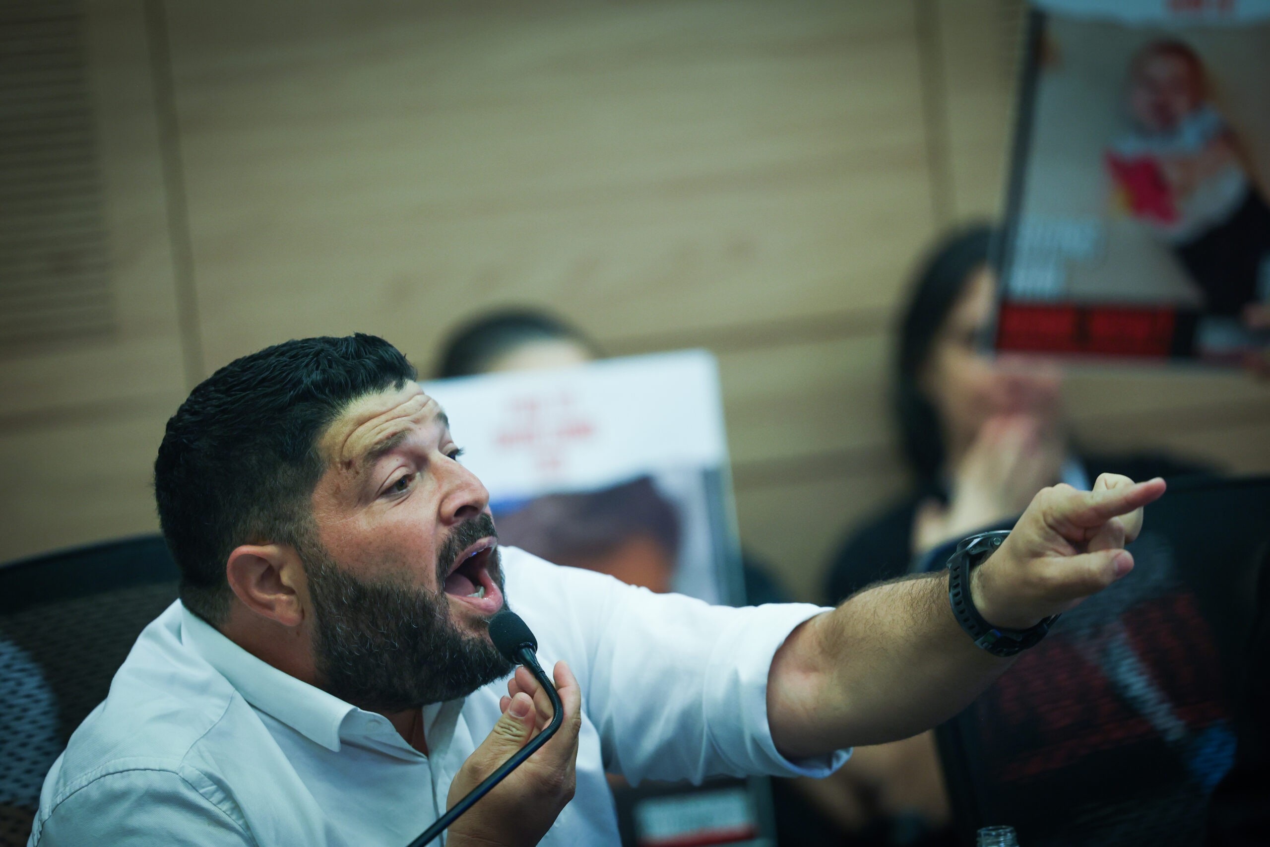 ח"כ כהן חשף: זו השיחה שלי עם גלנט בבוקר השבעה באוקטובר