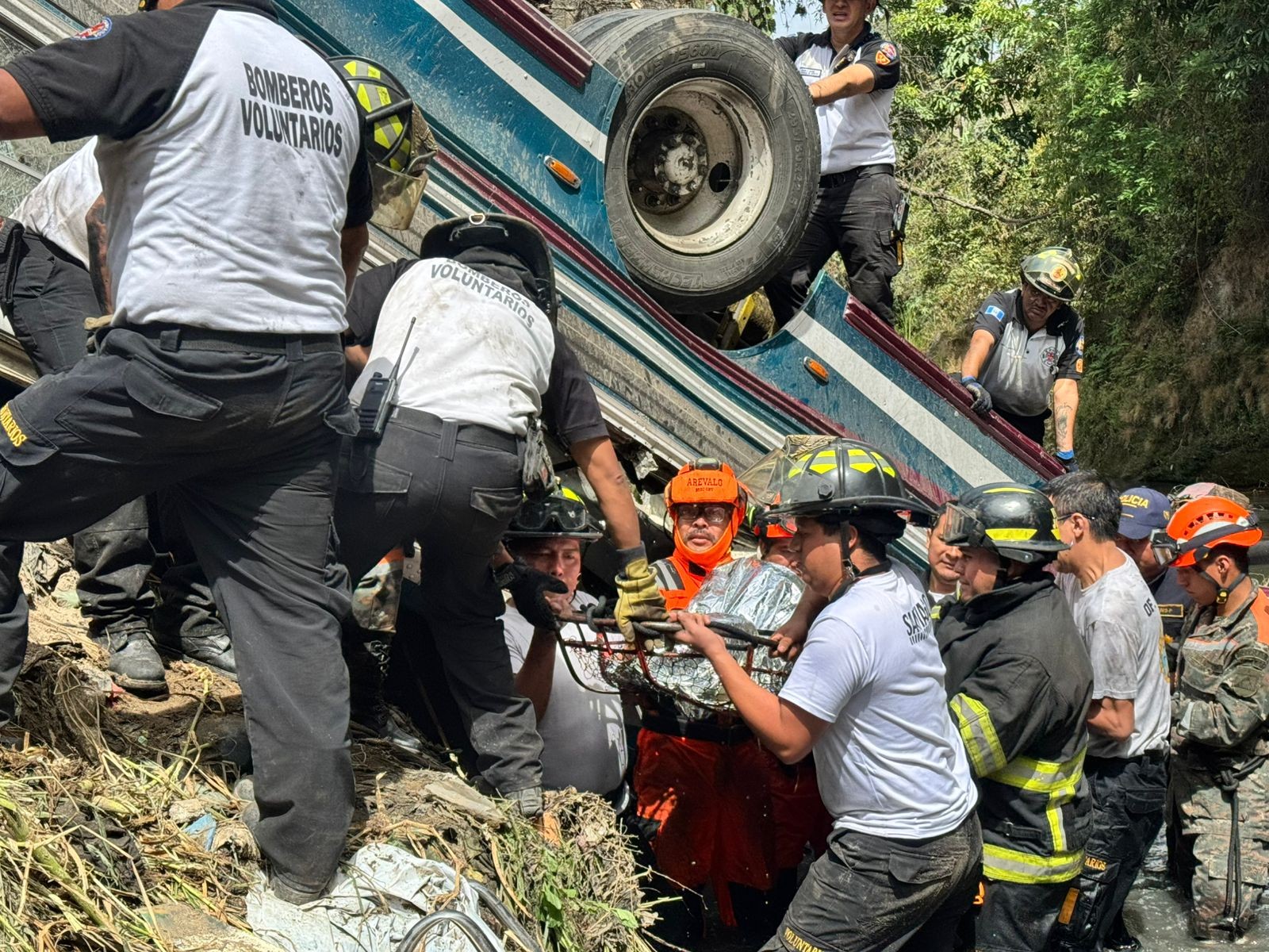 54 אנשים נהרגו בהתהפכות אוטובוס קטלנית בגואטמלה