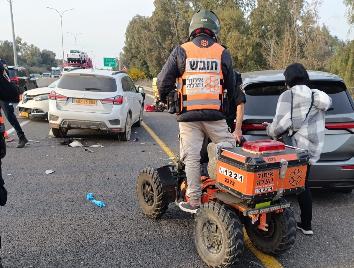 שבעה נפגעים בתאונה קשה בכביש 22, בהם ילדה בת 4 במצב קשה