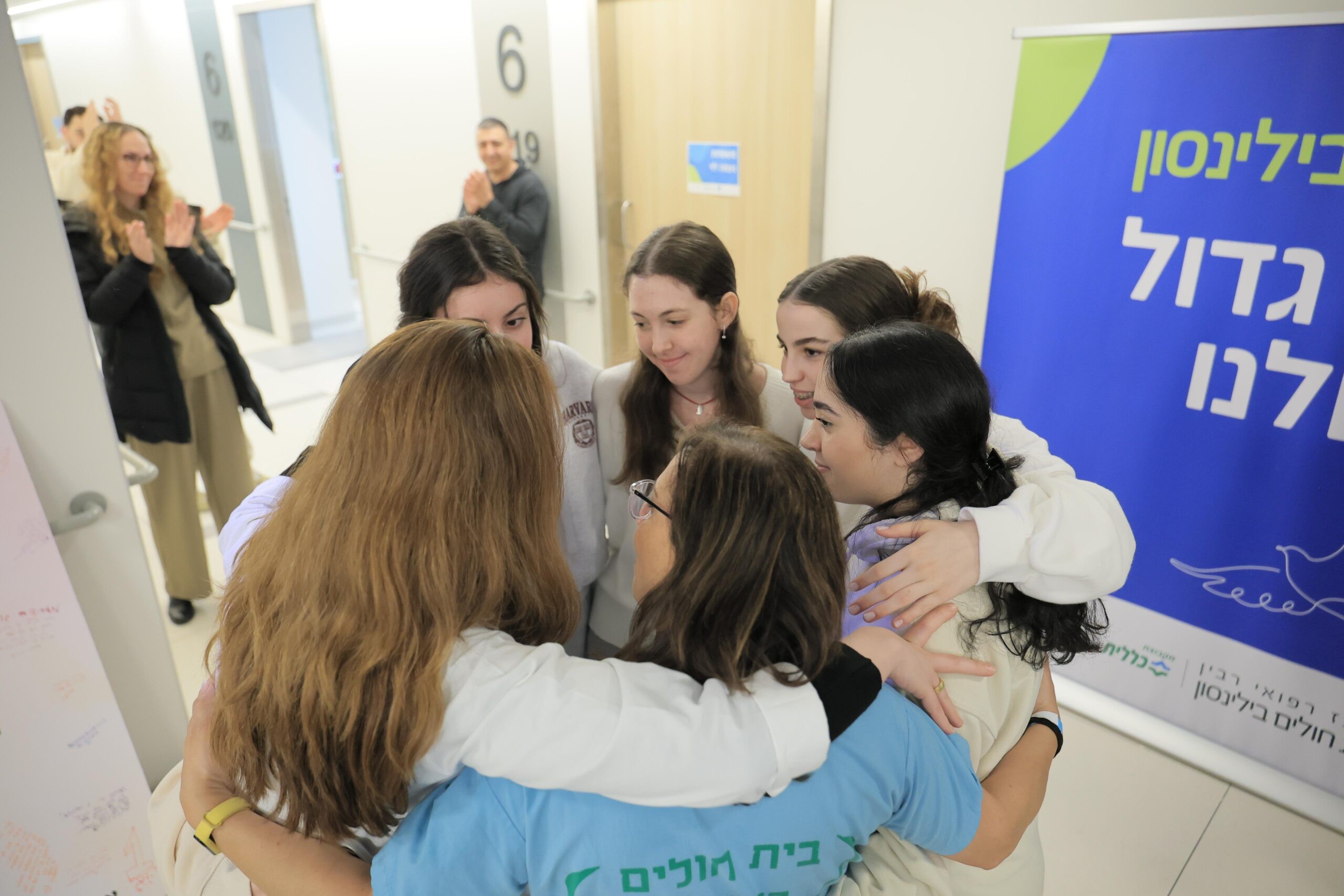בטקס מרגש: חמש התצפיתניות שוחררו מביה"ח ונטעו עץ זית