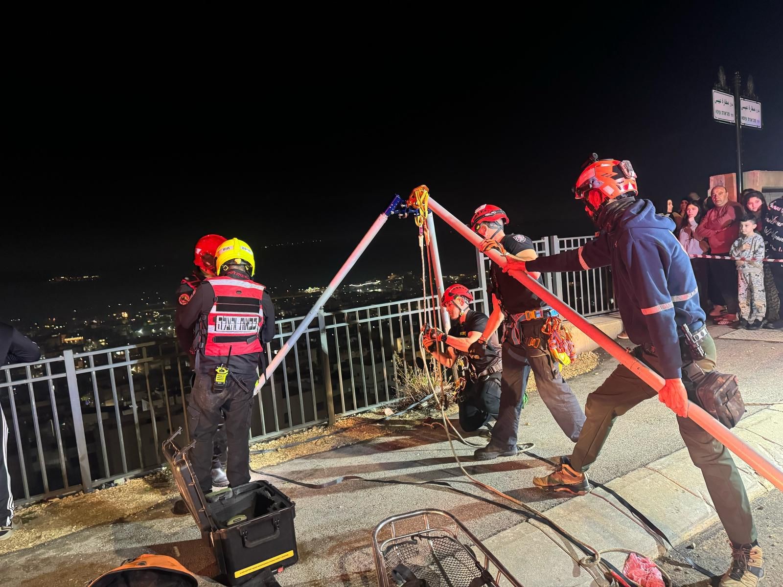בן 17 מהצפון חולץ לאחר שנפל מגובה של 8 מטרים | צפו בתיעוד