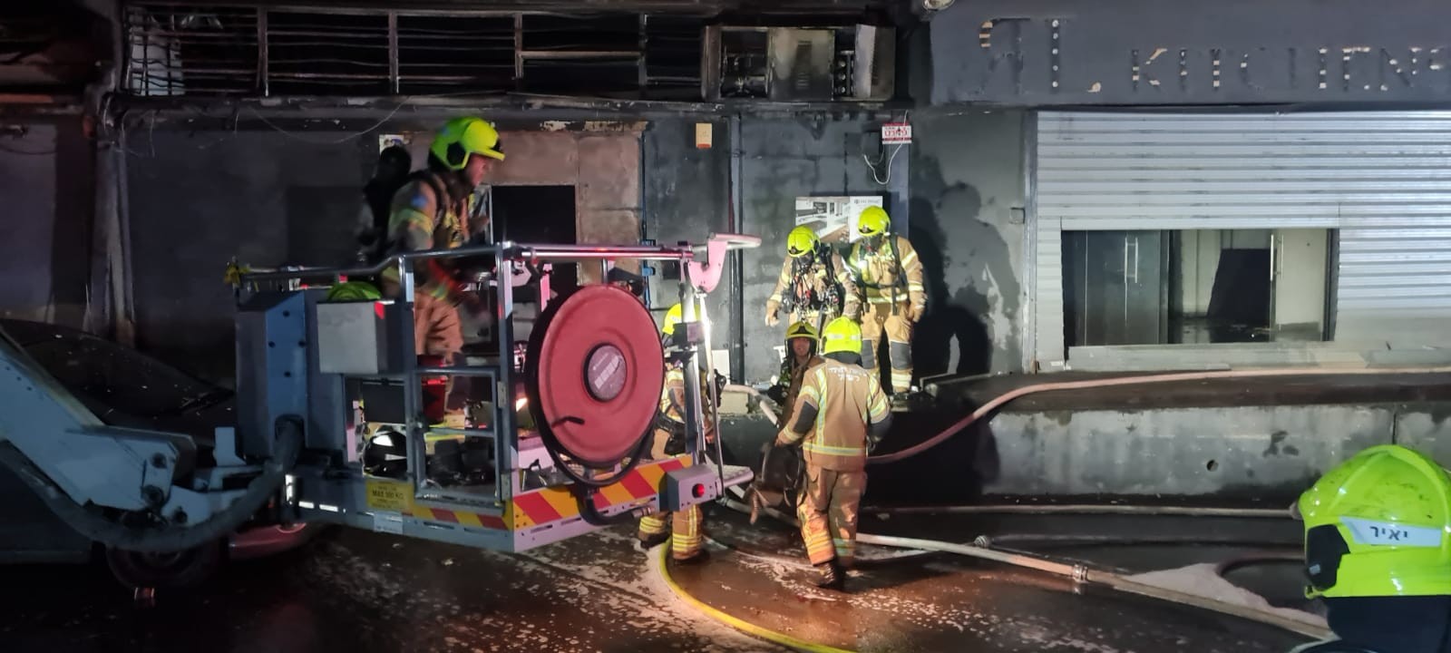 שריפה פרצה באזור התעשייה בקריית גת: נמנע נזק לחנויות סמוכות