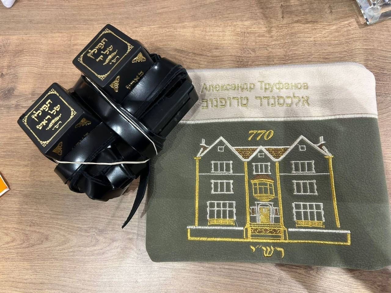 סשה טרופנוב הניח תפילין לראשונה עם חזרתו מהשבי | תיעוד מרגש