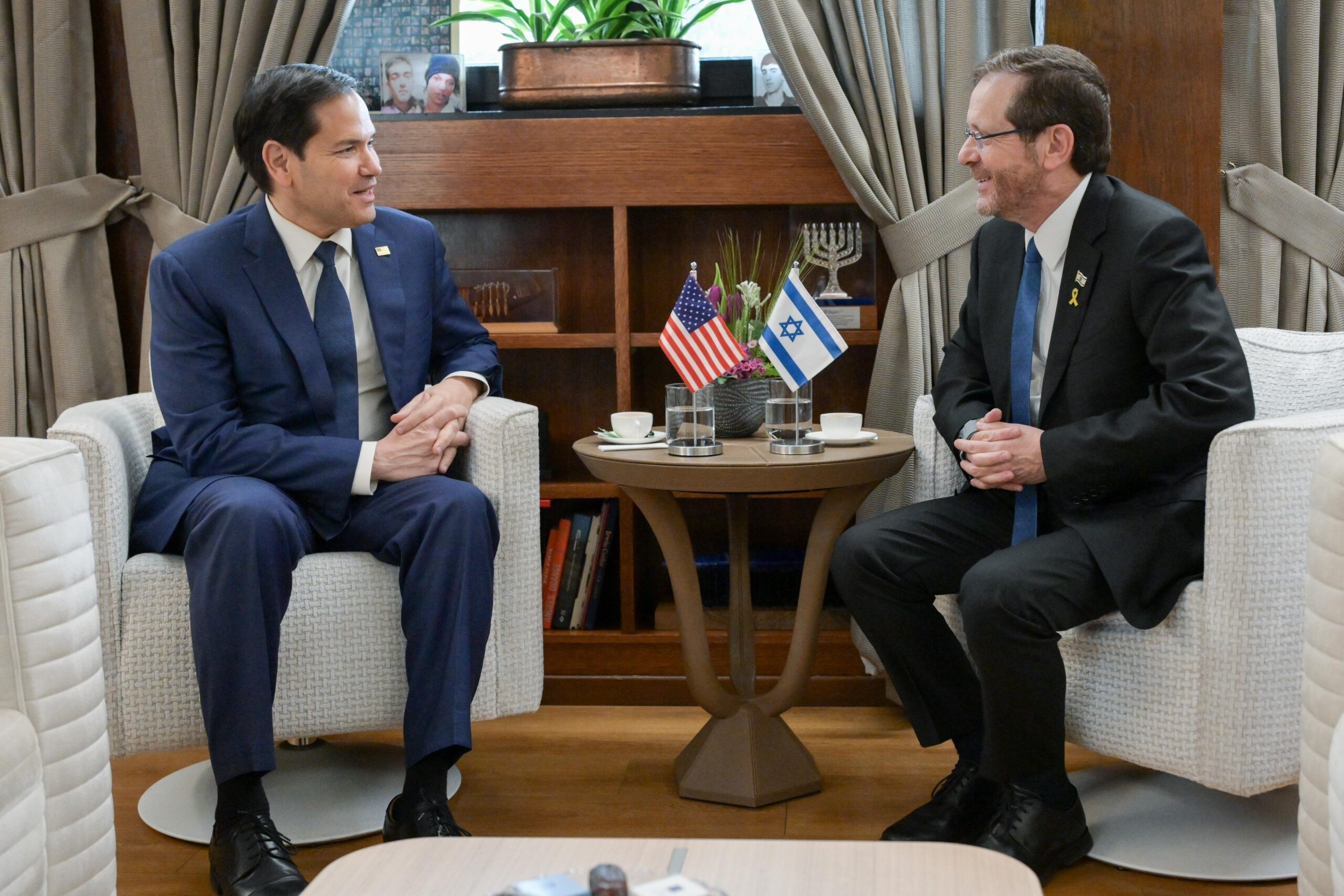 מזכיר המדינה רוביו להרצוג: "מחויבים להחזיר כל חטוף לביתו"