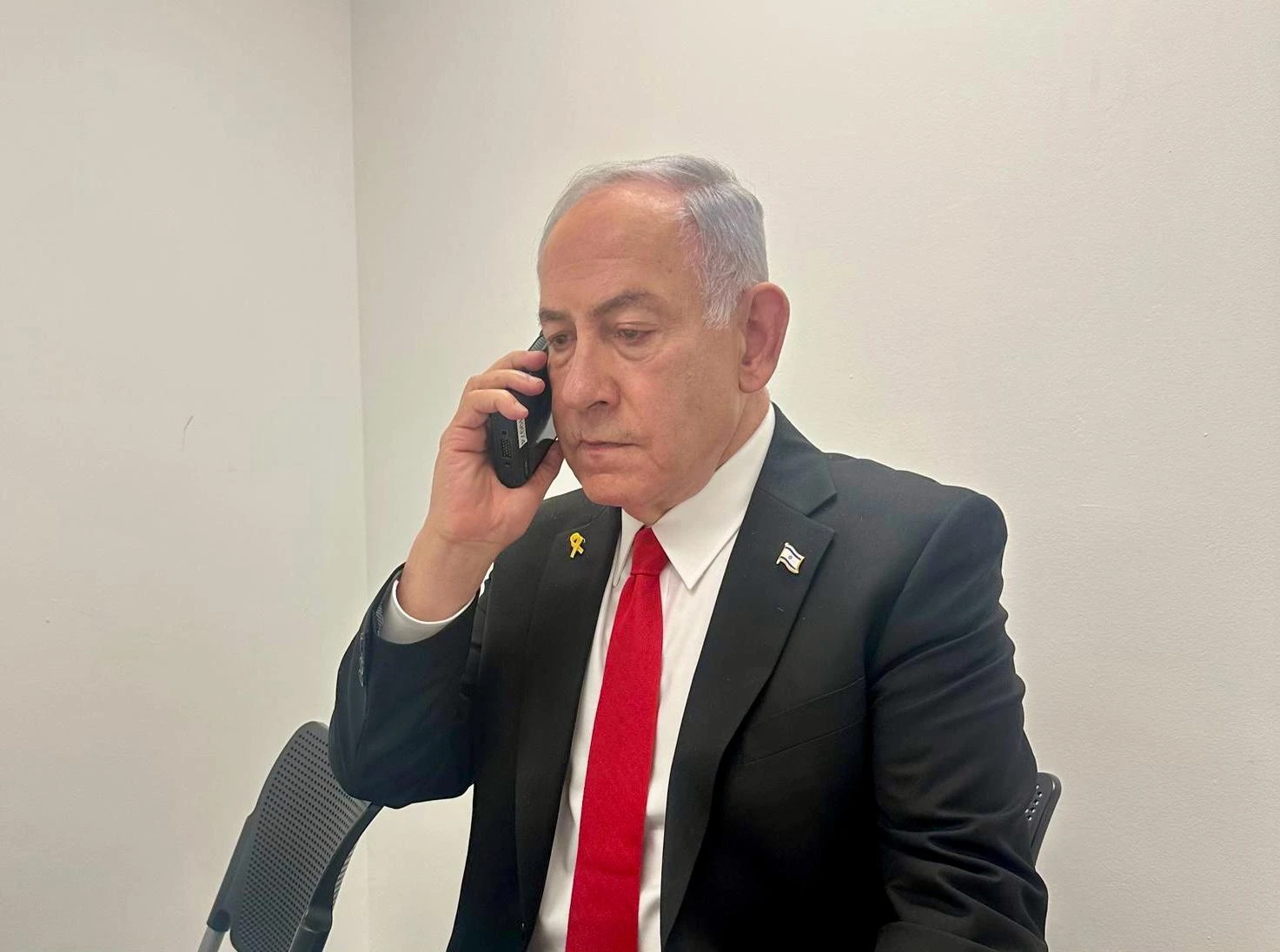 שיחת הטלפון שקיבל ראש הממשלה במהלך הדיון - והביאה להפסקתו