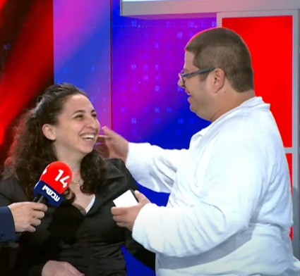 ינון מגל נשאר ללא מילים: משתתף ב"פטריוטים" שלף טבעת | צפו