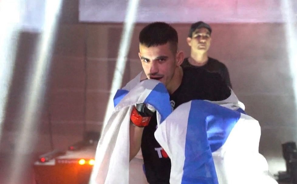 "הוא לחש לי - אני אשמיד אותך": ריאיון עם לוחם ה-MMA הישראלי