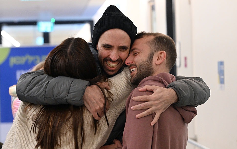 טל שהם ואחיו בבית החולים בילינסון | צילום: חיים צח, לע"מ