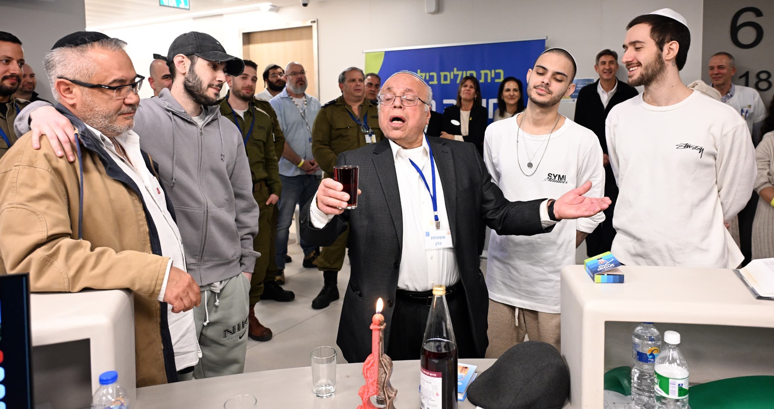 "אנא ה' הושיעה נא": השבים עשו הבדלה ראשונה מאז חזרתם מהשבי