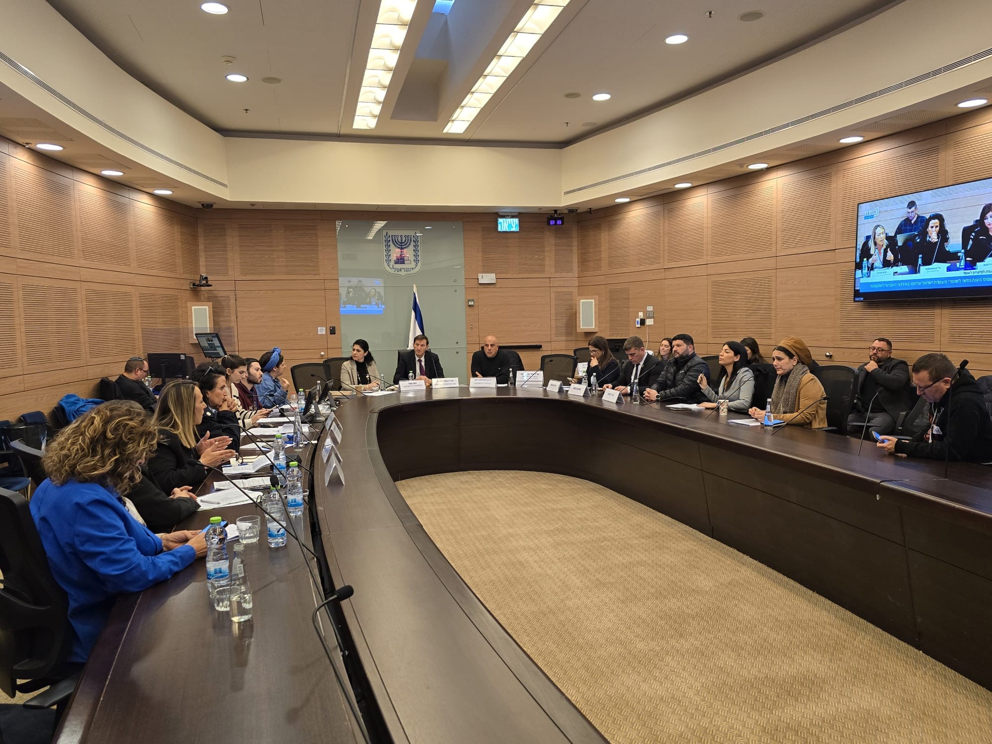 נציג המשטרה חשף בכנסת: מאות שוטרים מעוניינים להיפגש עם קב"ן