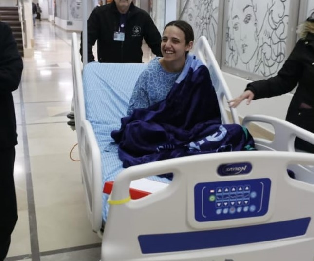 רומי גונן בכניסתה לניתוח: "שנה ו-4 רק רציתי שיטפלו לי ביד"